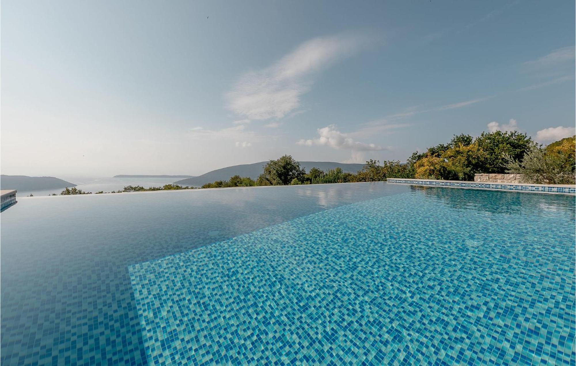 Amazing Home In Herceg Novi With House Sea View Ngoại thất bức ảnh