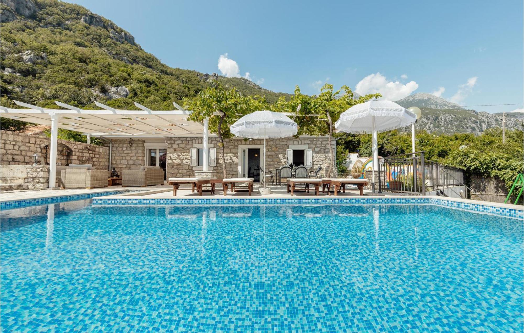 Amazing Home In Herceg Novi With House Sea View Ngoại thất bức ảnh