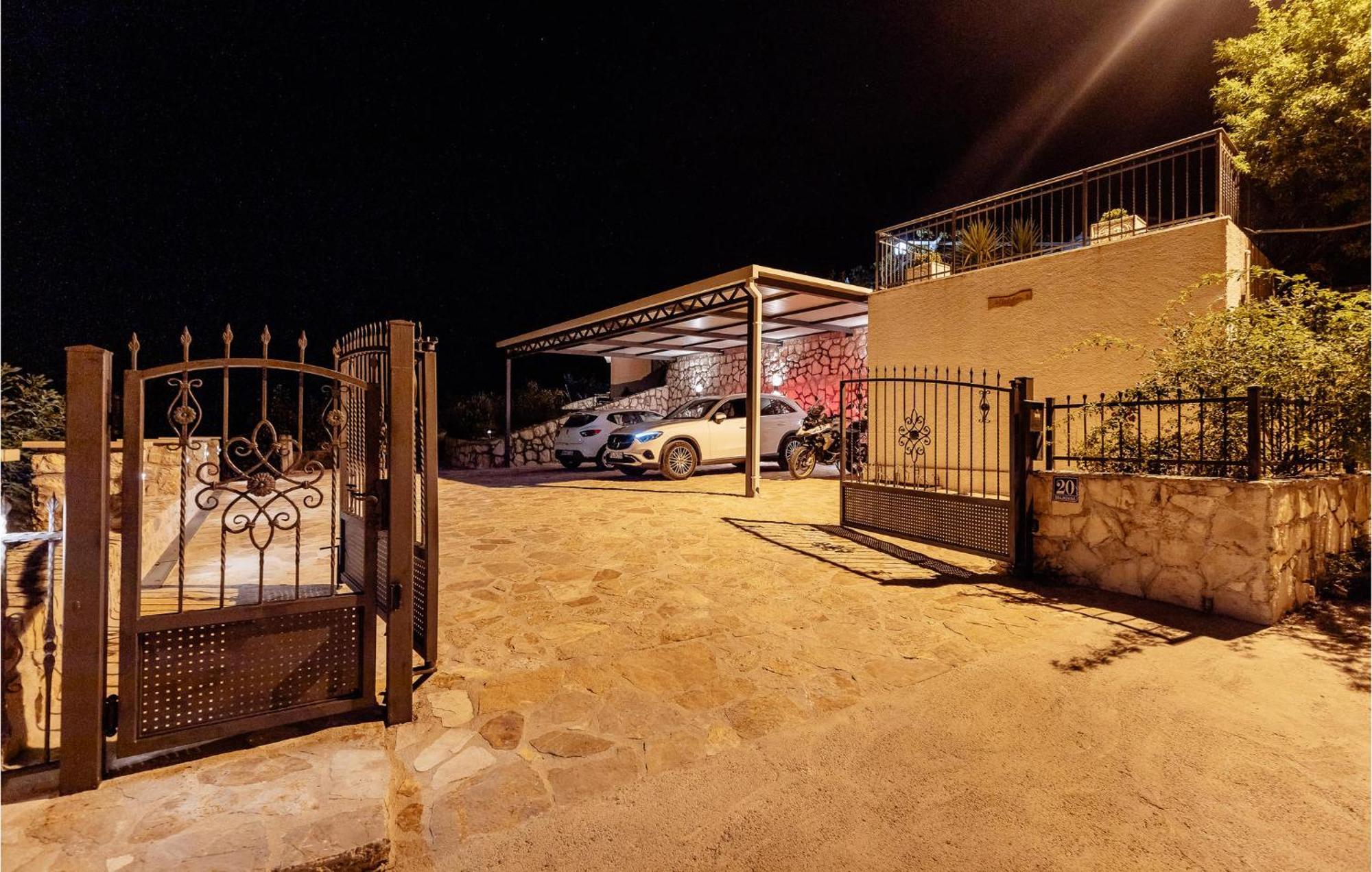Amazing Home In Herceg Novi With House Sea View Ngoại thất bức ảnh