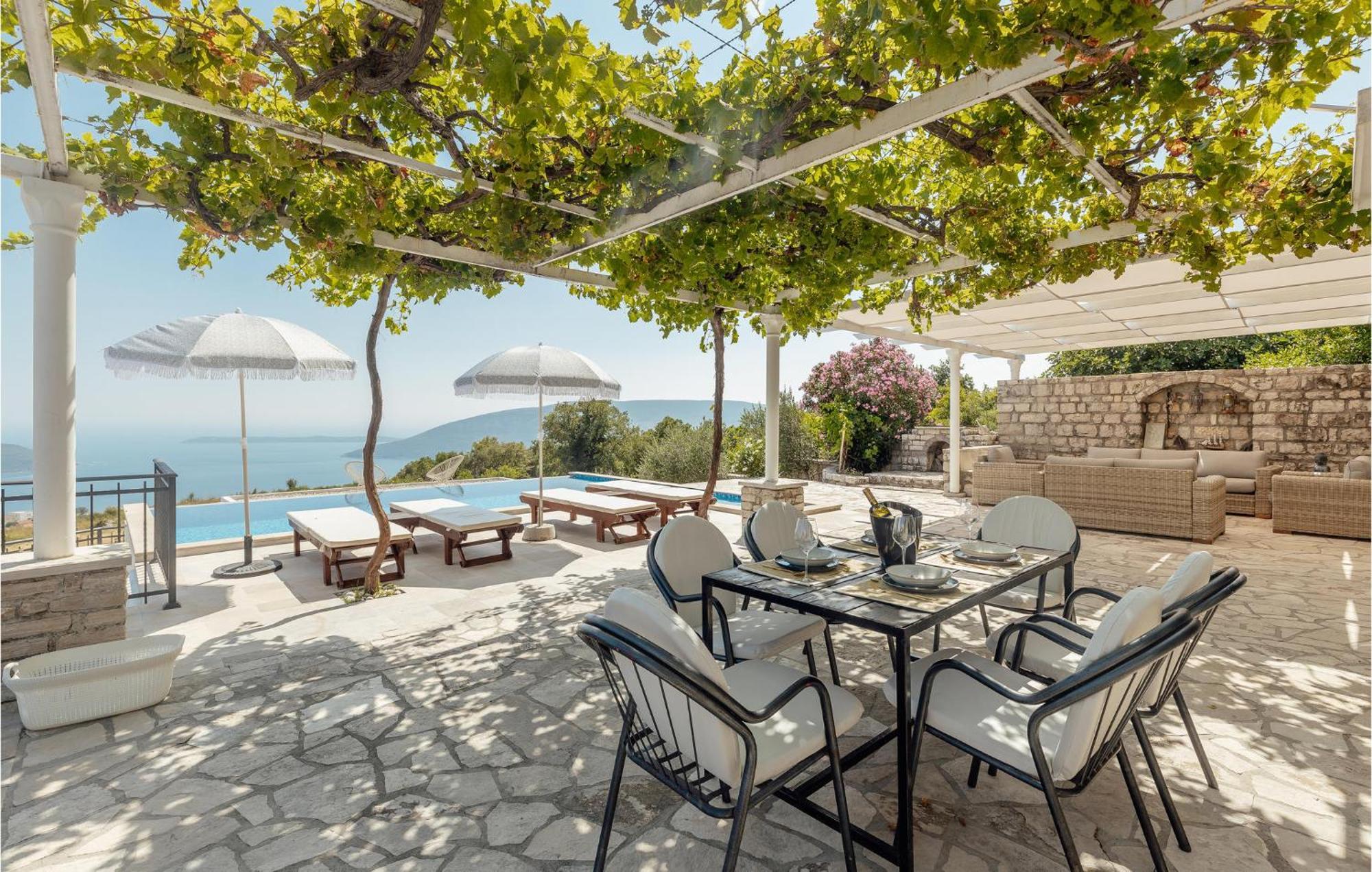 Amazing Home In Herceg Novi With House Sea View Ngoại thất bức ảnh