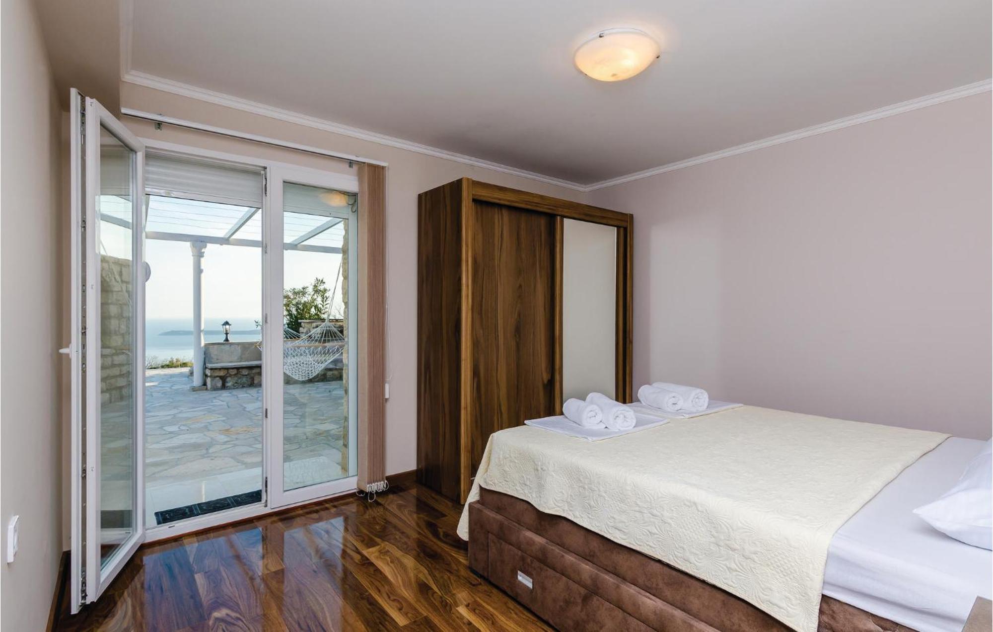 Amazing Home In Herceg Novi With House Sea View Ngoại thất bức ảnh